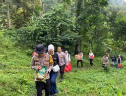 Polri Peduli : Medan Sulit dan Daerah Terpencil Tak Surutkan Polres Jember Salurkan Bantuan Untuk Warga