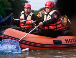Gerakan Nasional ASRI: Polrestabes Surabaya Bersihkan Kawasan Jembatan Merah