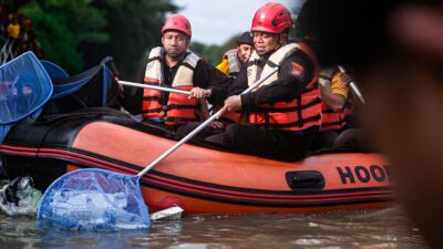Gerakan Nasional ASRI: Polrestabes Surabaya Bersihkan Kawasan Jembatan Merah