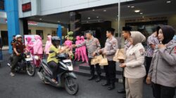 Polres Tulungagung Berbagi Takjil Tebar Kebaikan di Bulan Ramadhan