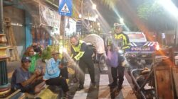 Polres Madiun Kota Patroli Sahur Berbagi Nasi Kotak untuk Warga di Bulan Ramadhan