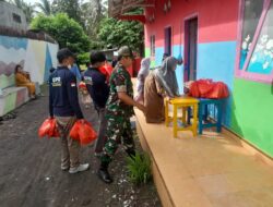 Koramil 0825-11/Pesanggaran Bersama SPPG Sumberagung Tetap Berjalan Pendistribusan MBG di Bulan Suci Ramadan 1447 H