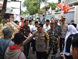Turun Langsung ke Pasar, Danramil Kota Pimpin Monitoring Pengawasan Pangan Bersama Forkopimda Banyuwangi