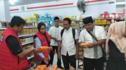 Tim Satgas Pangan Polresta Banyuwangi Bersama Dinas Koperasi Usaha Mikro dan Perdagangan Banyuwangi Cek Bahan Pokok Di Pasar