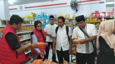 Tim Satgas Pangan Polresta Banyuwangi Bersama Dinas Koperasi Usaha Mikro dan Perdagangan Banyuwangi Cek Bahan Pokok Di Pasar