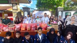 PMR SMPN 2 Rogojampi Berbagi 1.000 Takjil kepada Pengguna Jalan di Momen Ramadan, Bukti Kepedulian  Sosiial