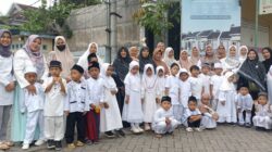 TKIT Al Uswah 5 Pengatigan Gelar Pondok Ramadhan dan Bagi 400 Paket Takjil untuk Pengguna Jalan