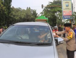 Cepat Dekat Bersahabat : Polres Probolinggo Buka Layanan Samsat dan Sim Keliling Sambil Berbagi Takjil