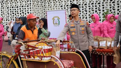 Polres Trenggalek dan Bhayangkari Berbagi Ratusan Menu Buka Puasa Gratis