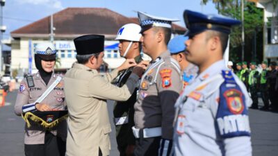 Pengamanan Mudik Lebaran Siap Dimulai, Polres Jember Gelar Apel Pasukan Ops Ketupat Semeru 2026 di Alun-Alun