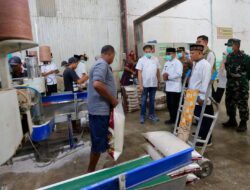 Pantau Harga dan Ketersediaan Bahan Pokok, Wabup Mujiono Sidak Pasar dan Pabrik Penggilingan Beras