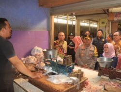 Jelang Idul Fitri Kapolres Probolinggo Cek Harga dan Ketersediaan Bahan Pangan