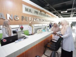 Pastikan Pelayanan Tetap Normal Meski WFA, Bupati Ipuk Sidak Layanan Publik