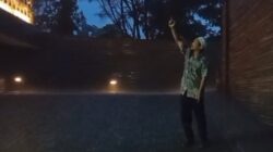 Bukber Berujung Polemik, Wartawan Dilarang Masuk, Aksi Minum Air Hujan Jadi Sorotan