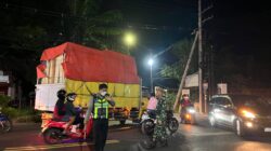 TNI Sigap Semalaman! Kodim 0825 Banyuwangi Sukses Urai Kemacetan Parah Arus Balik Ketapang