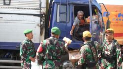 Senyum Haru Para Supir di Ketapang: Aksi Tulus Personel Kodim 0825 Banyuwangi Bikin Sopir Truk Merasa Diperhatikan