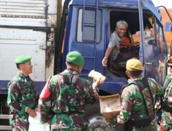 Senyum Haru Para Supir di Ketapang: Aksi Tulus Personel Kodim 0825 Banyuwangi Bikin Sopir Truk Merasa Diperhatikan
