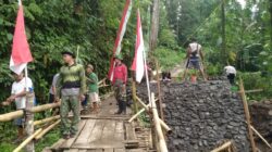 Danramil Songgon Pimpin Langsung Hari Ke-6 Karya Bakti Jembatan Garuda, Wujud Manungal TNI dengan Rakyat