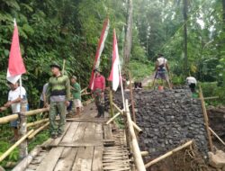 Danramil Songgon Pimpin Langsung Hari Ke-6 Karya Bakti Jembatan Garuda, Wujud Manungal TNI dengan Rakyat