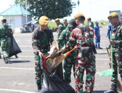 Personel Kodim 0825/Banyuwangi Turun Tangan, Gotong Royong Bersihkan Pelabuhan Bulusan Demi Kelancaran Arus Mudik