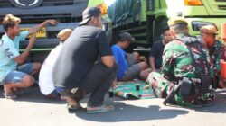 Di Waktu Istirahat Siang, Personel Kodim 0825/Banyuwangi Ajak Para Sopir Coffee Break dengan Sajian Kopi dan Makan Snack di Pelabuhan Bulusan