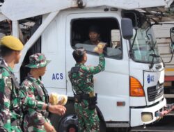 Senin Ceria di Dermaga Bulusan: Prajurit Kodim 0825 Banyuwangi Berbagi untuk Sopir