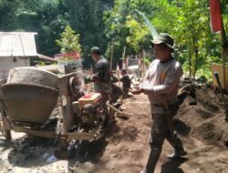 Danramil Songgon Pimpin Pembangunan Jembatan Perintis Garuda, Putus Isolasi Warga