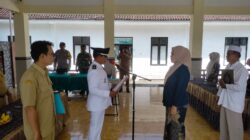 Babinsa Koramil 0825/09 Tegaldlimo Monitoring Pelantikan Aparatur Desa Purwoagung