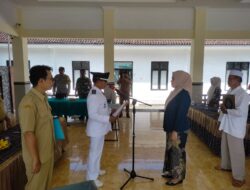 Babinsa Koramil 0825/09 Tegaldlimo Monitoring Pelantikan Aparatur Desa Purwoagung