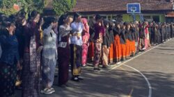Momentum Hari Kartini, SMP Negeri 2 Rogojampi Semarak dengan Busana Adat