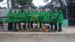 Peringati HUT ke-80, Persit Ranting 10 Tegaldlimo Gelar Aksi Penghijauan di Lingkungan Koramil