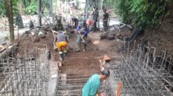 Peran Aktif Koramil 0825/14 Kabat Dalam Pembangunan Jembatan Songgon Kian Dipercepat