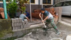 Tingkatkan Kualitas Fisik Siswa, Anggota Koramil 0825-19/Sempu Bangun Sarana Garjas Di Al-Azhar