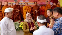 Tiba di Banyuwangi, Bupati Ipuk dan Komponen Lintas Agama Sambut Kedatangan Biksu Thudong