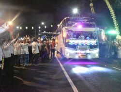 Kasdim 0825/Banyuwangi Kawal Pemberangkatan Jamaah Haji 2026, Tangis Haru Iringi Keberangkatan ke Tanah Suci
