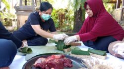 Banyuwangi Ajak Warga Kurangi Plastik Saat Pembagian Daging Kurban