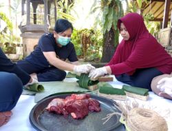 Banyuwangi Ajak Warga Kurangi Plastik Saat Pembagian Daging Kurban