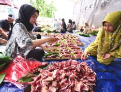 Banyuwangi Gotong Royong Salurkan Ribuan Paket Daging Kurban