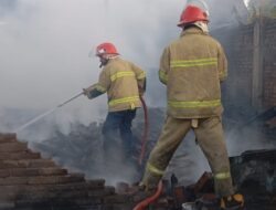 Gudang Kayu di Purwoharjo Banyuwangi Terbakar, Kerugian Ditaksir Rp15 Juta