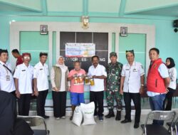 Kasdim Banyuwangi Kawal Penyaluran Bantuan Beras untuk Warga di Kabat dan Srono