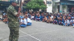 Anggota Koramil Pesanggaran Hadir Sebagai Juri Lomba PBB Antar Kelas SMK PGRI Pesanggaran