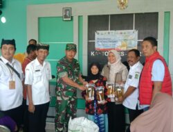 Babinsa Bareng Dampingi Kasdim Kodim 0825/Banyuwangi Kawal Penyaluran Bantuan Pangan untuk Warga