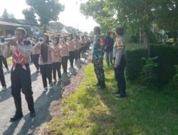 Bentuk Karakter Generasi Muda, Babinsa Karangsari Dampingi Kegiatan Pramuka