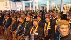 Kirab Malam 1 Suro Keraton Surakarta Tetap Khidmat, ,KRA. Dwi Indrotito Cahyono, SH., MM. Kehormatan Membopong Pusaka