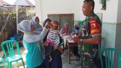 Jaga Kesehatan Generasi Penerus, Babinsa Karangsari Serda Edi Suryadi Dampingi Imunisasi Balita