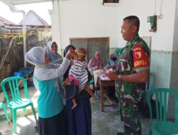 Jaga Kesehatan Generasi Penerus, Babinsa Karangsari Serda Edi Suryadi Dampingi Imunisasi Balita