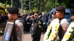 Kakorlantas Polri Pimpin Pelepasan Jenazah Mantan Kapolda Jabar Irjen Pol. (Purn.) Paiman