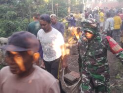 Babinsa dan Warga Gumukcandi Bersatu, Bersihkan Jalan Demi Terwujudnya Jembatan Harapan