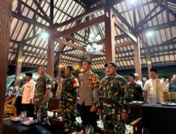 Babinsa Amankan Pagelaran Wayang Kulit Tradisi Bersih Desa Sarongan, Pererat Silaturahmi Warga