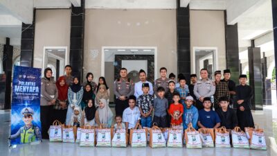 Sambut Hari Bhayangkara ke-80, Satlantas Polres Jember Berbagi Sembako dan Edukasi Lalu Lintas untuk Anak Yatim